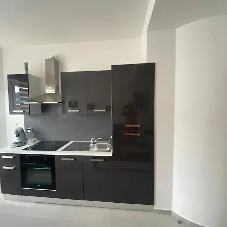 1-c Superbe Tres Calme Et Bien Decore * Charleroi