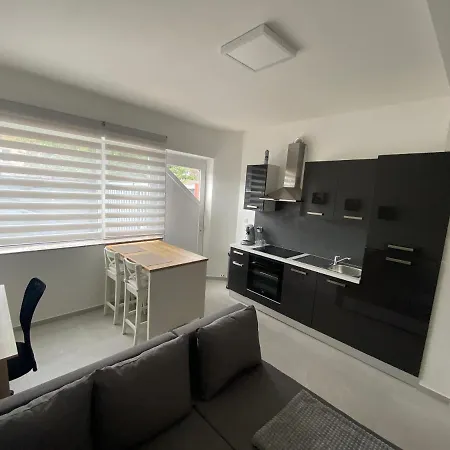 Appartement 1-c Superbe Tres Calme Et Bien Decore *