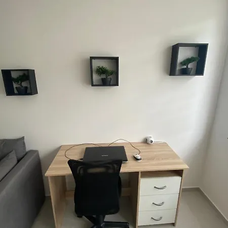 Apartment 1-c Bel Calme Climatise Parking Gratuit Prive Sur Demande *