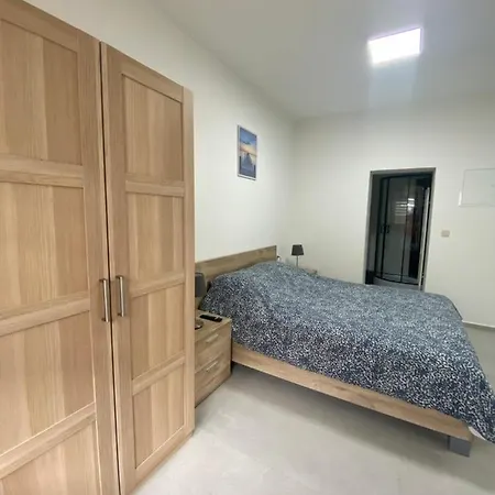 1-c Bel Calme Climatise Parking Gratuit Prive Sur Demande Διαμέρισμα Σαρλρουά