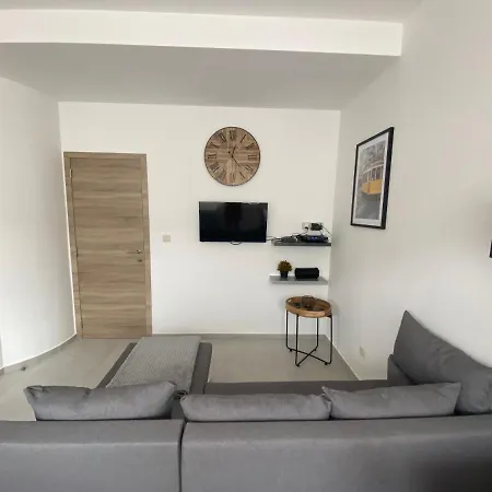 1-c Superbe Tres Calme Et Bien Decore Charleroi