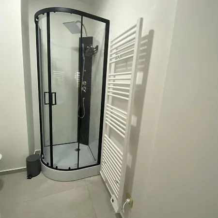 1-c Superbe Tres Calme Et Bien Decore * Charleroi
