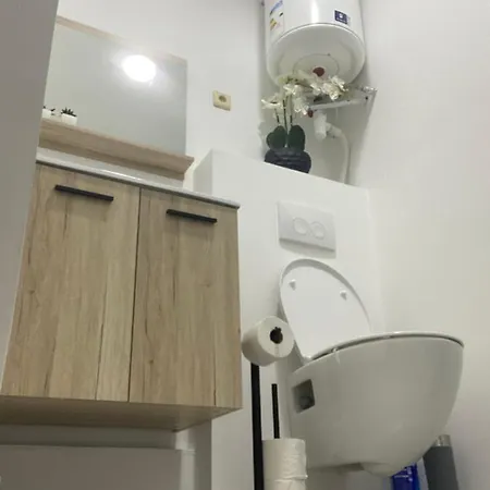 Apartment 1-c Bel Calme Climatise Parking Gratuit Prive Sur Demande Charleroi